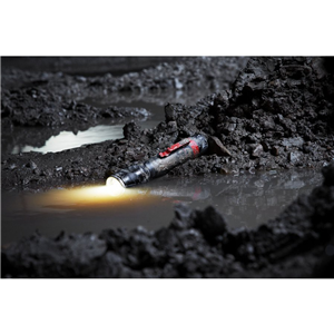 MM KOMPAKTOWA LATARKA USB 700lm L4 FMLED-301